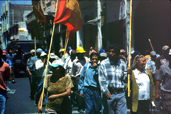 Erneut heftige Proteste in Peru gegen das Freihandelsabkommen TLC mit den USA - Foto: Quetzal-Redaktion, ssc