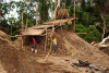 Peru: Goldsucher in Madre de Dios - Foto: Quetzal-Redaktion, ssc